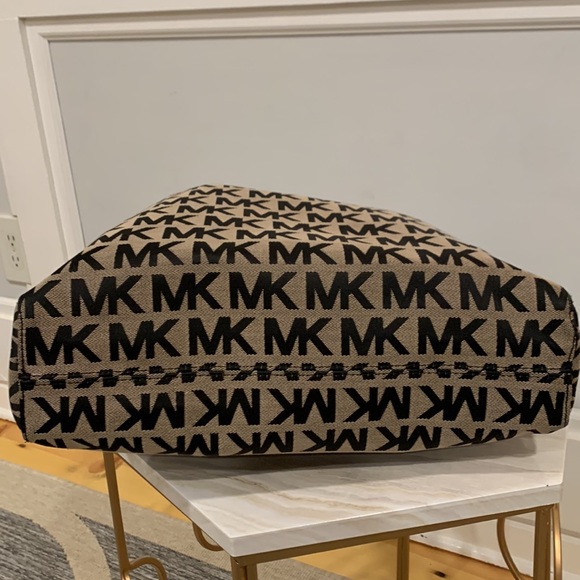 Michael Kors Oversized Logo Tote - Picture 6 of 13